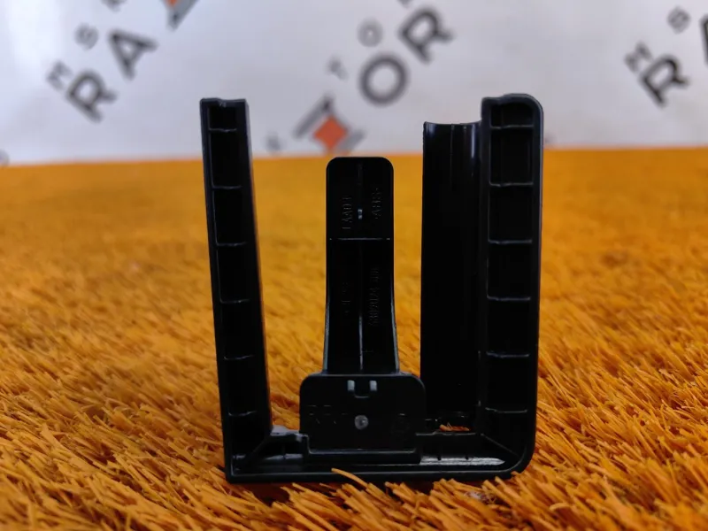 Заглушка полозьев сиденья