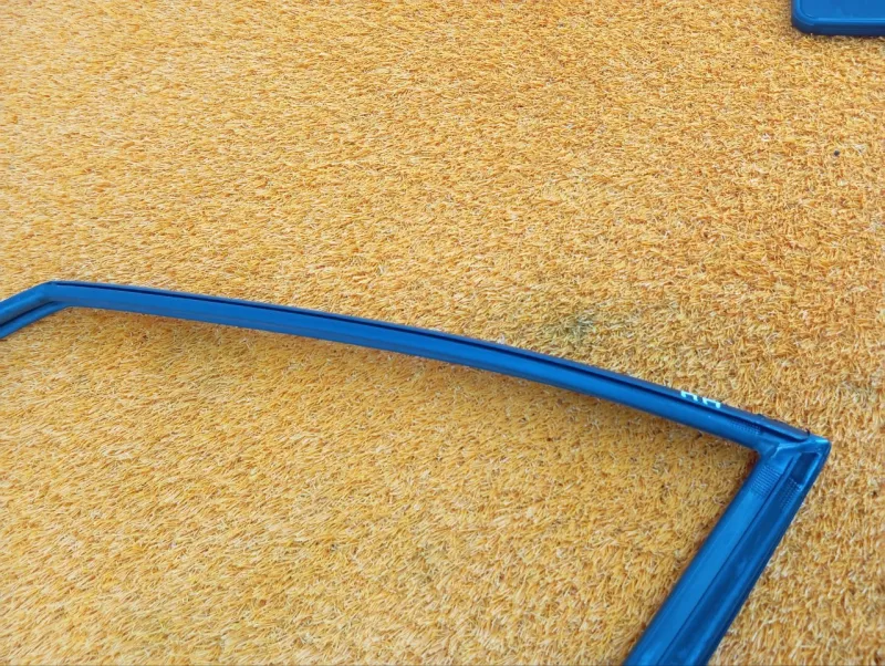 Уплотнитель стекла двери