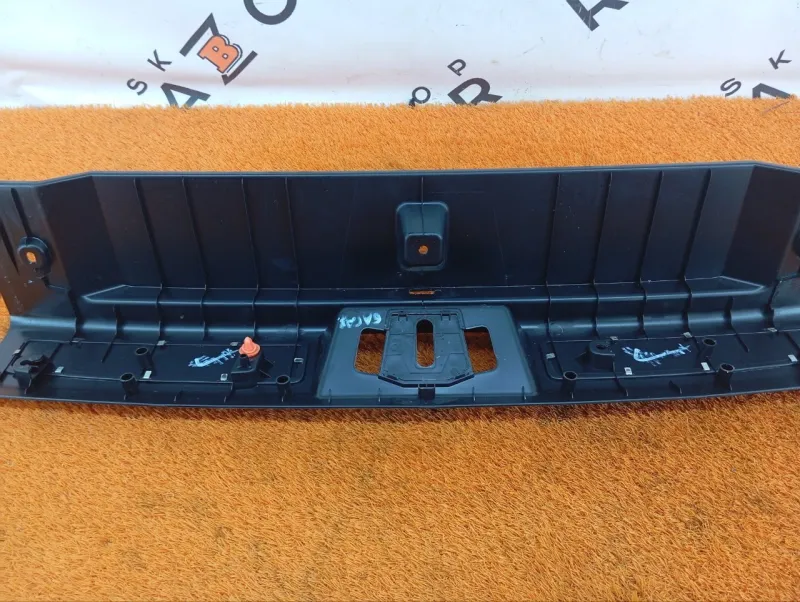 Накладка замка багажника