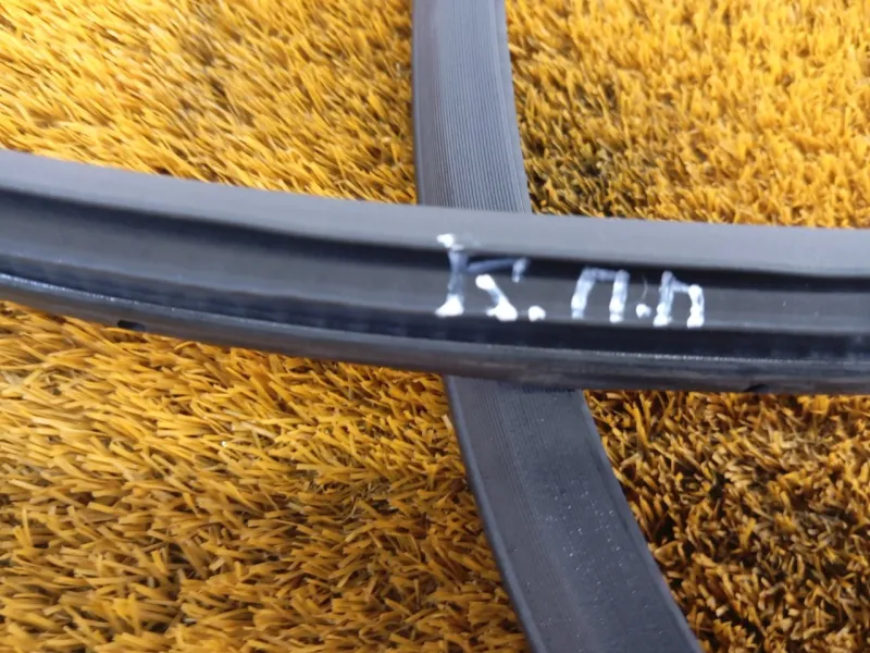 Уплотнитель проема двери