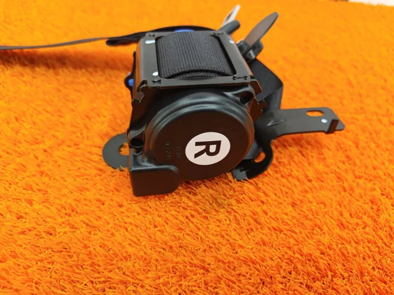 Ремень безопасности