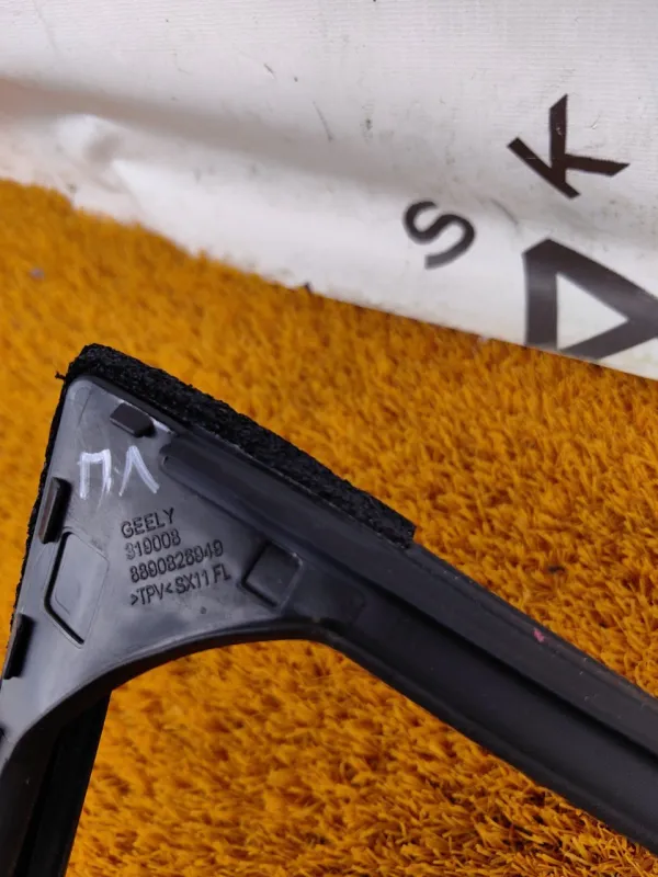 Уплотнитель стекла двери