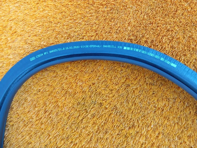 Уплотнитель проема двери (Уплотнитель кузова)