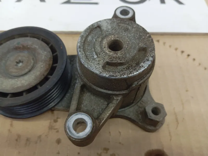 Натяжитель приводного ремня