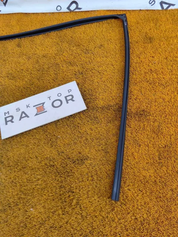 Уплотнитель стекла двери