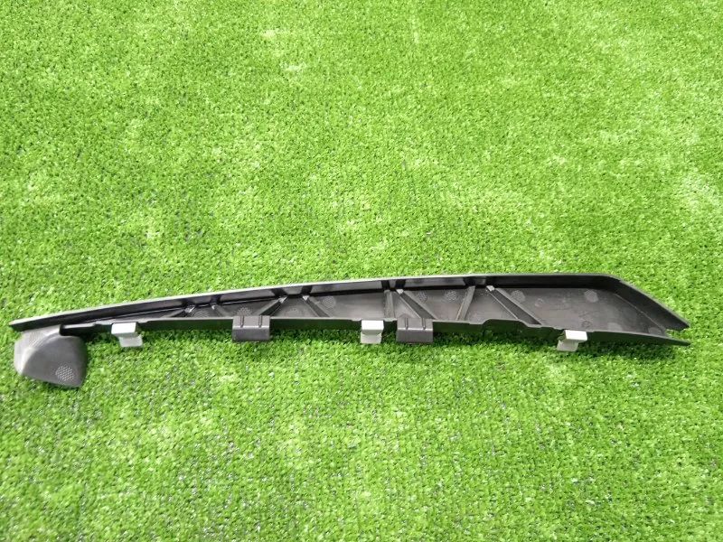 Кронштейн уплотнителя двери