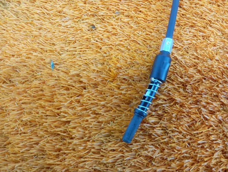 Трос лючка топливного бака