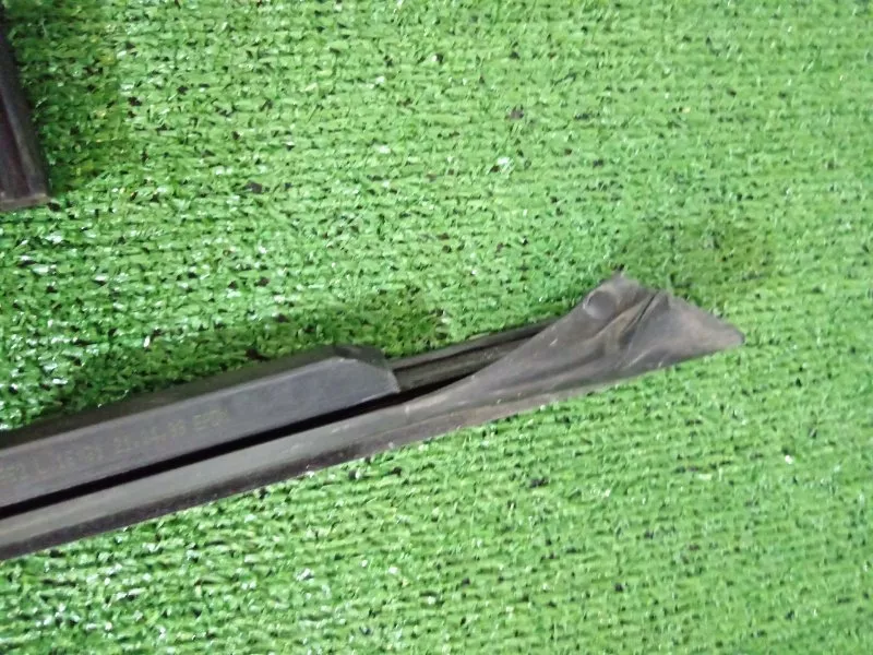 Уплотнитель стекла двери