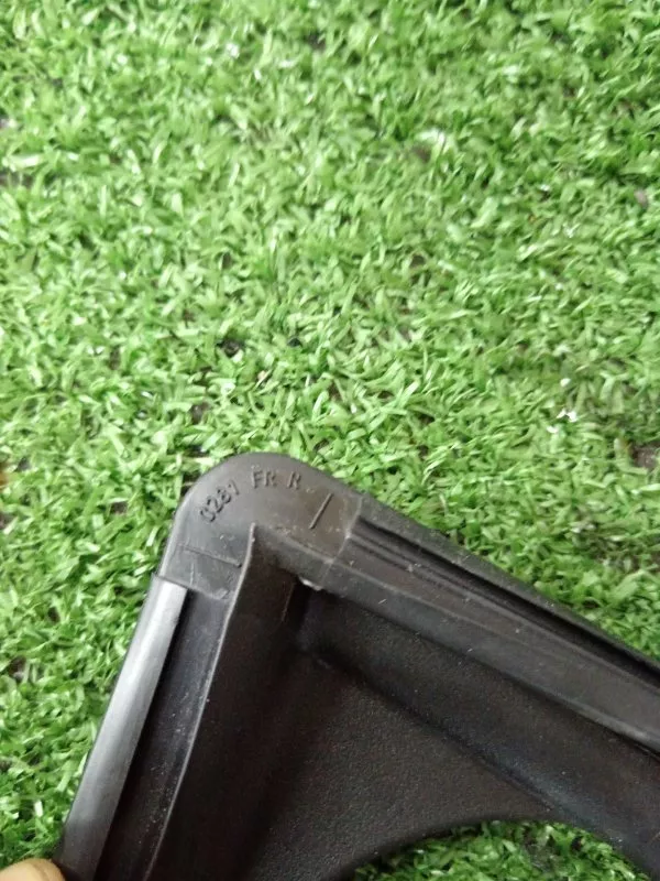 Уплотнитель стекла двери