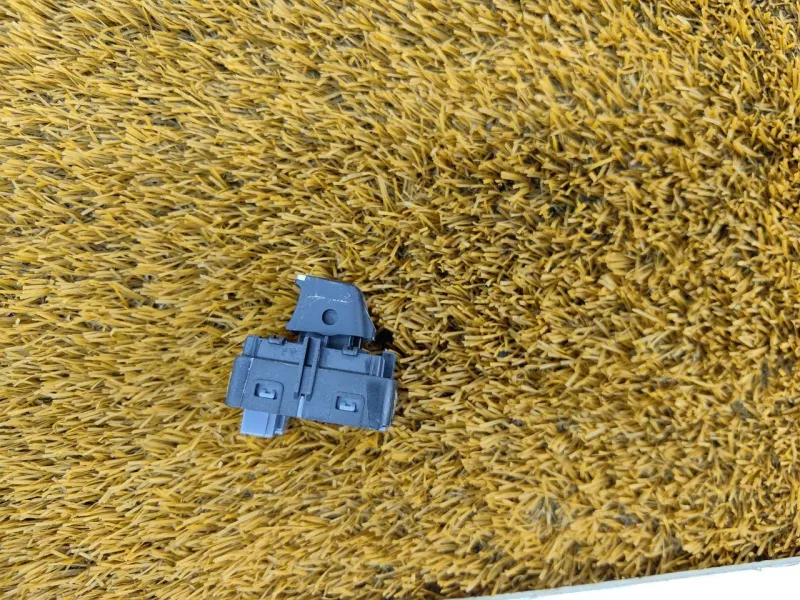 Кнопка стеклоподъемника