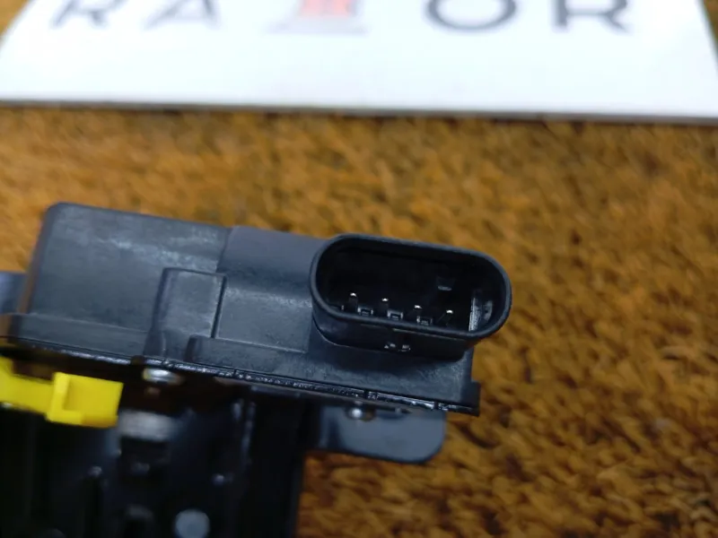 Замок багажника