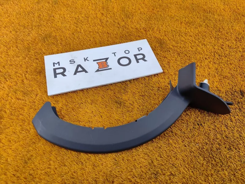 Накладка петли крышки багажника