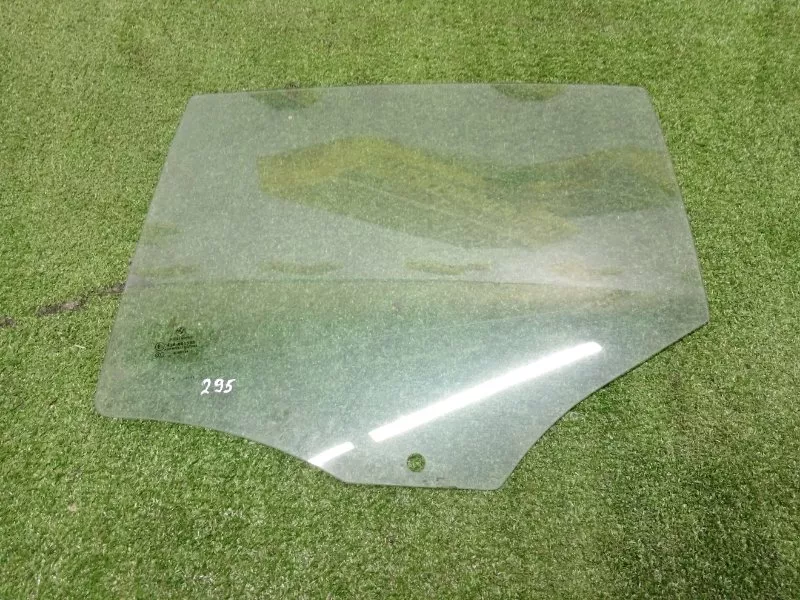 Стекло двери BMW 1-Series 2008 51357067793 E87, переднее правое