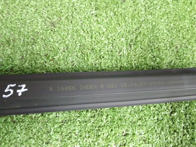 Уплотнитель стекла двери