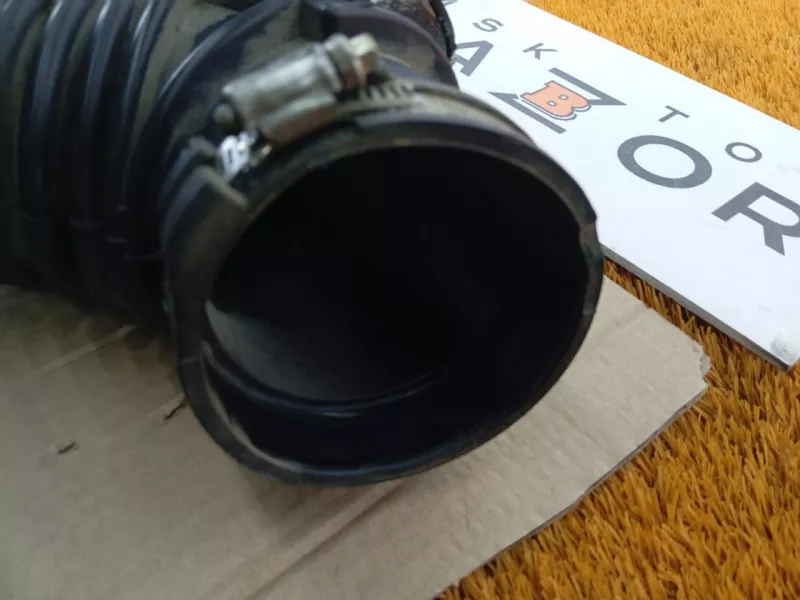 Патрубок воздушного фильтра