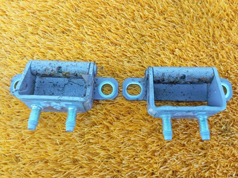 Петля двери багажника