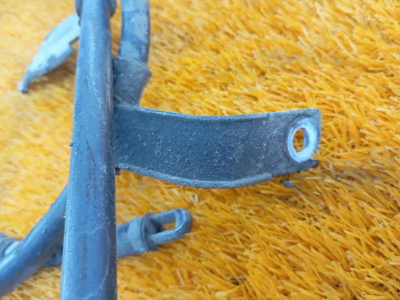 Трос стояночного тормоза