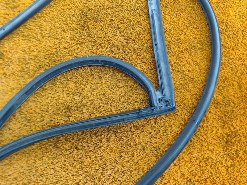 Уплотнитель двери