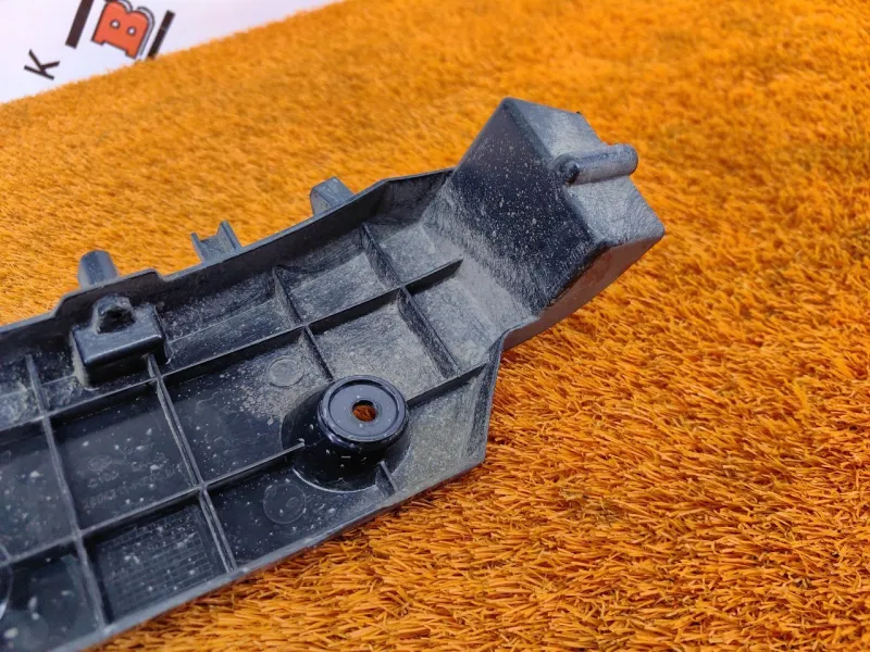 Кронштейн заднего бампера