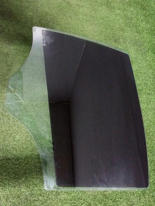 Стекло двери BMW 3-Series 2007 51347060267 E90, заднее левое