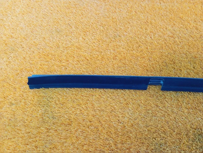 Уплотнитель стекла двери