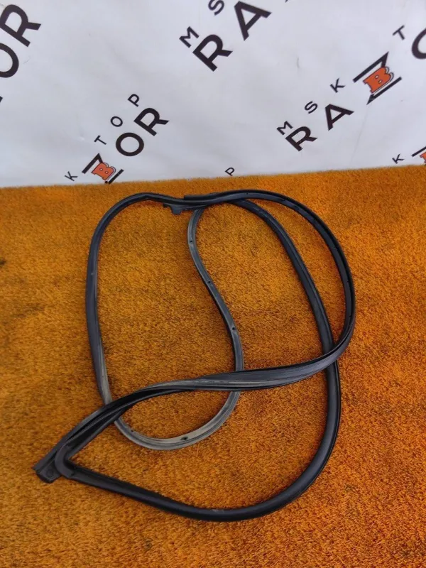 Уплотнитель двери