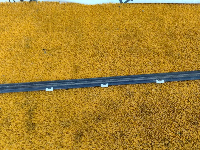 Уплотнитель стекла двери