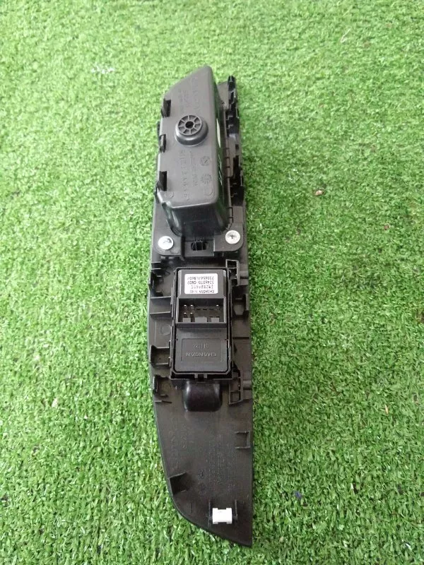 Кнопка стеклоподъемника