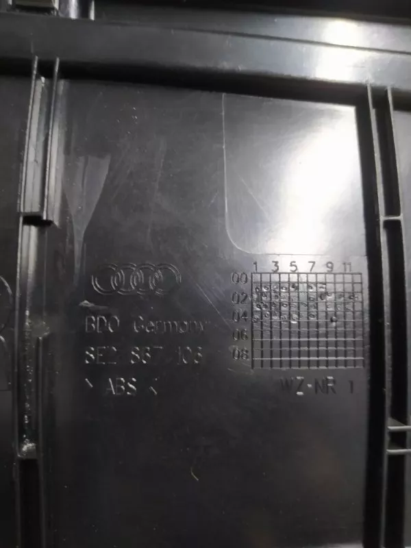 Обшивка двери Audi A4 2005 8E1867106В B7, передняя правая