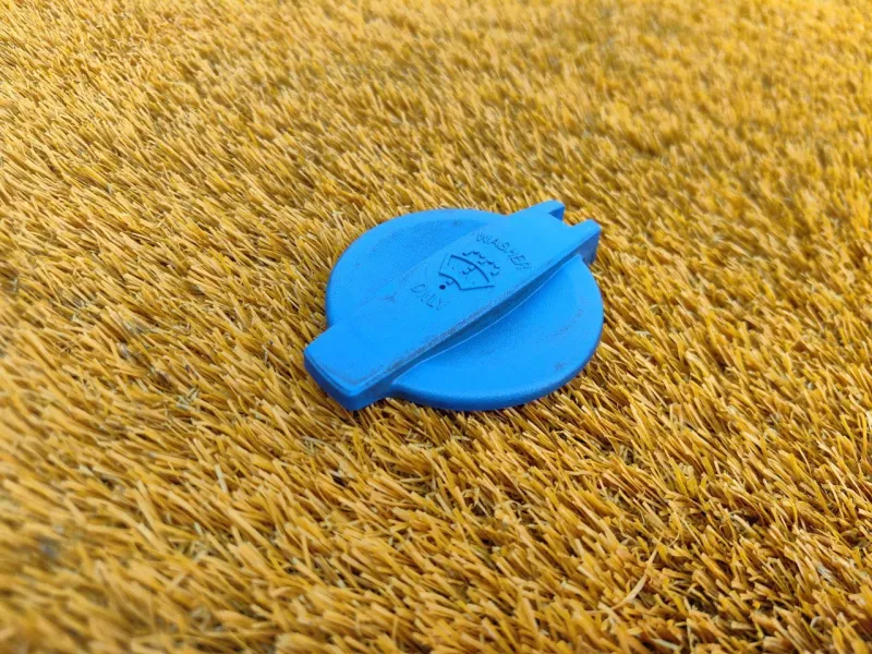 Крышка бачка стеклоомывателя