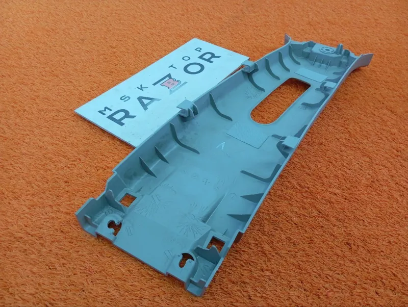 Обшивка центральной стойки