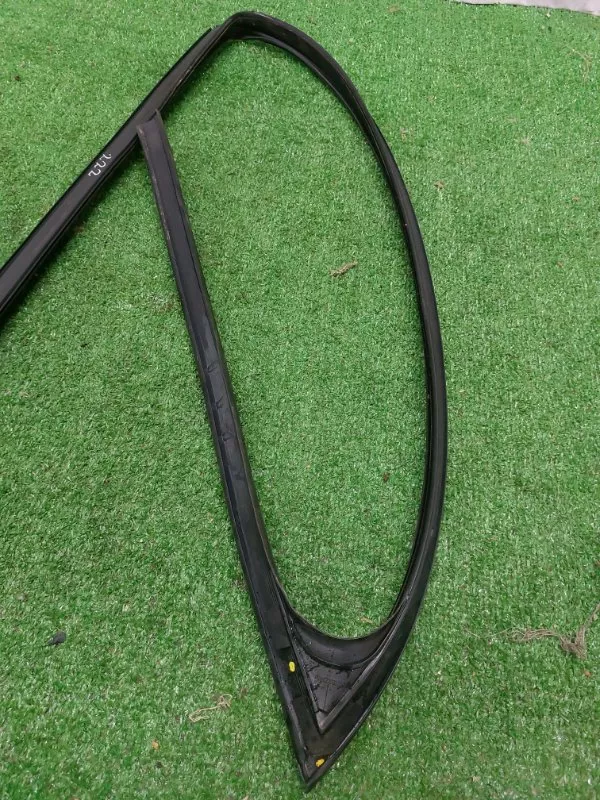 Уплотнитель стекла двери