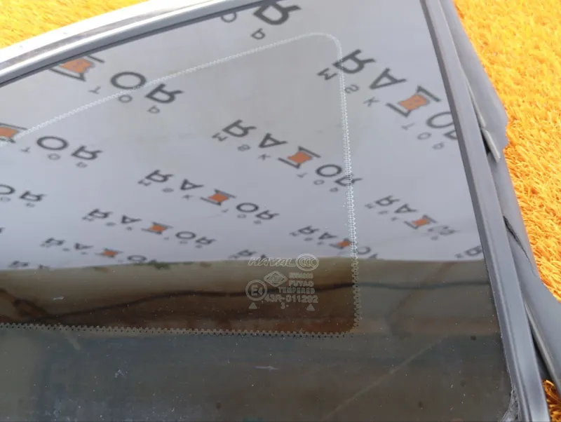 Форточка задняя