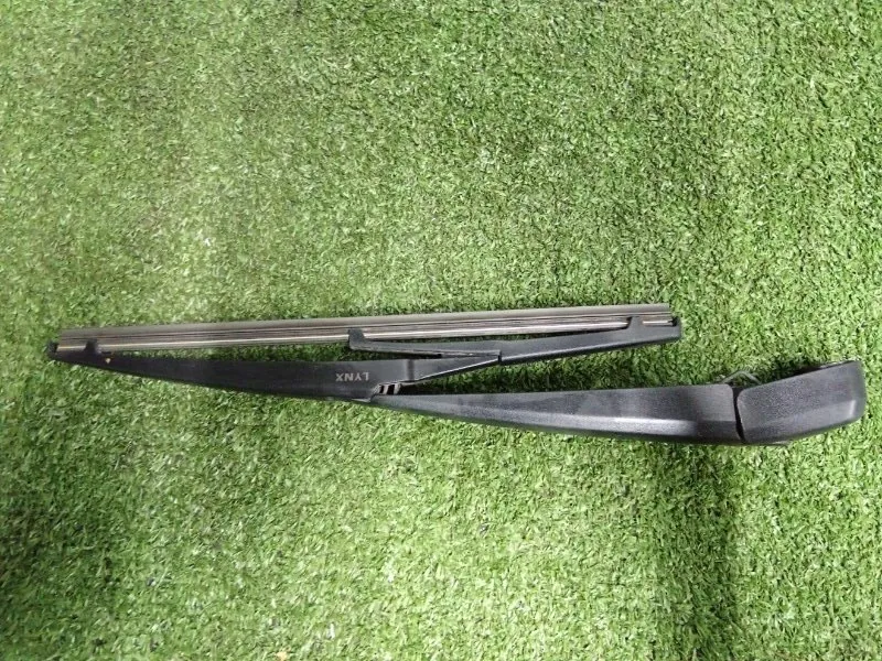 Поводок стеклоочистителя багажника