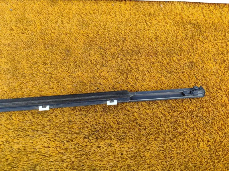 Уплотнитель стекла двери