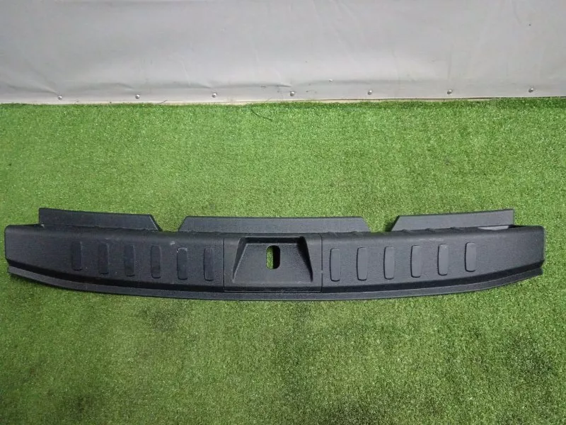 Накладка замка багажника