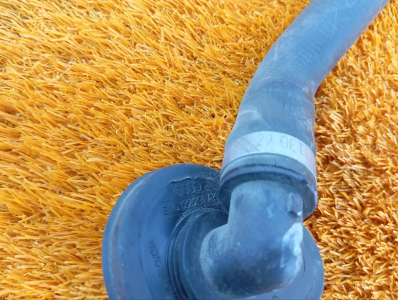 Патрубок системы охлаждения