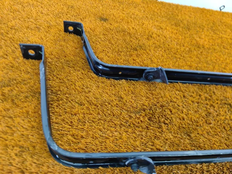 Крепление топливного бака (Кронштейн топливного бака)