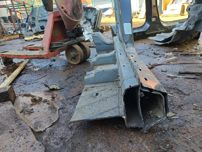 Порог с центральной стойкой