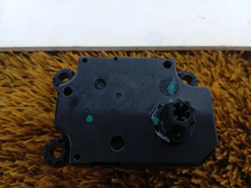 Моторчик заслонки печки