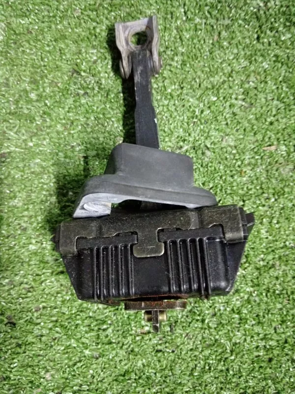 Ограничитель двери