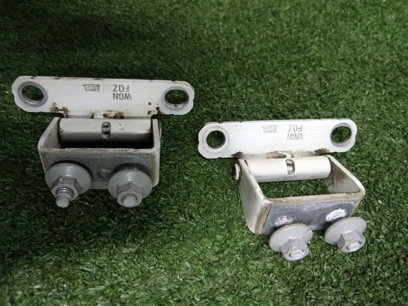 Петля двери багажника