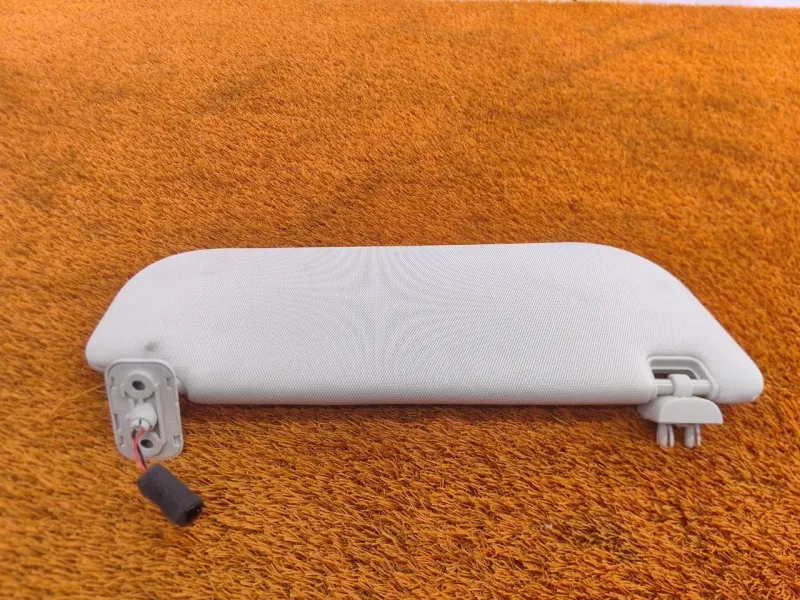 Козырек солнцезащитный