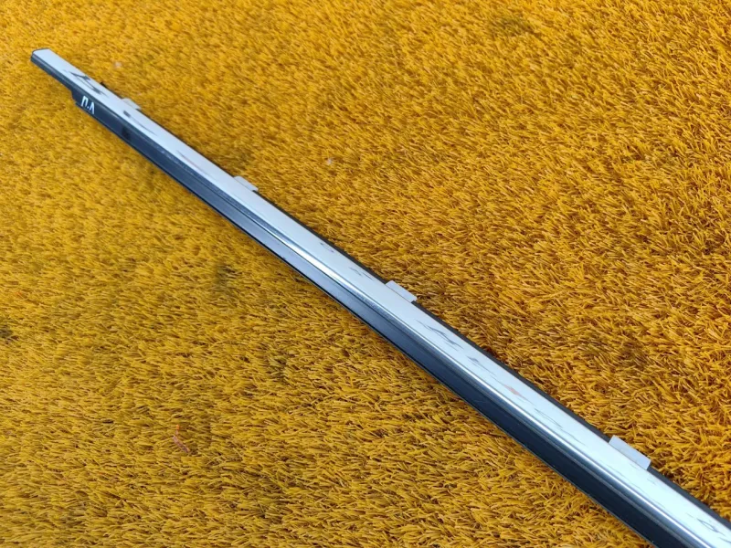 Уплотнитель стекла двери