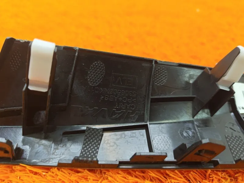 Декоративная накладка торпедо под дефлектор