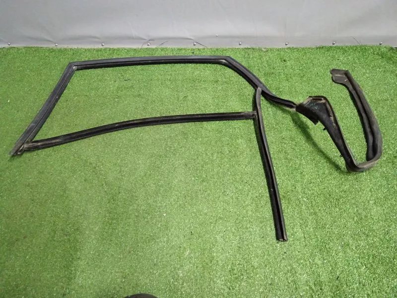 Уплотнитель стекла двери