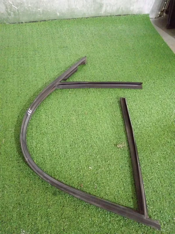 Уплотнитель стекла двери