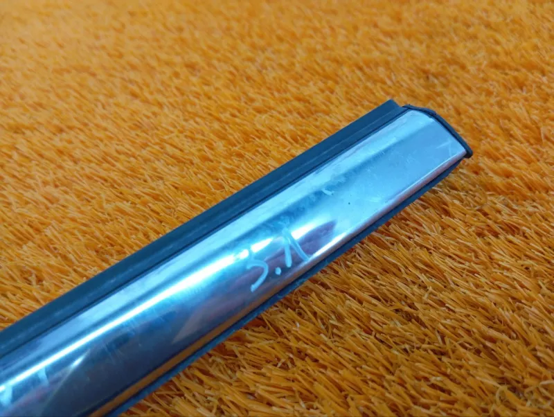 Молдинг стекла