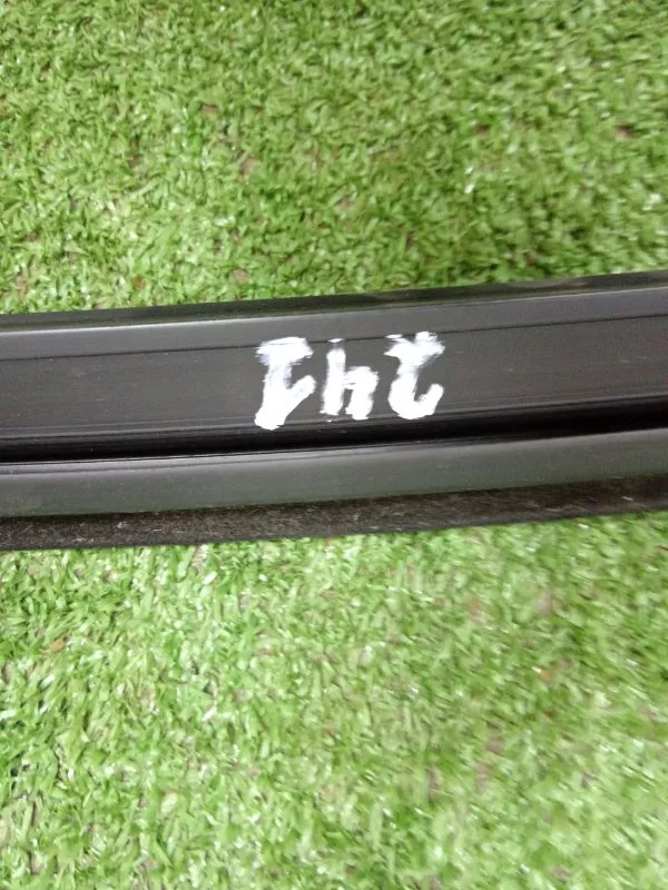 Уплотнитель стекла двери