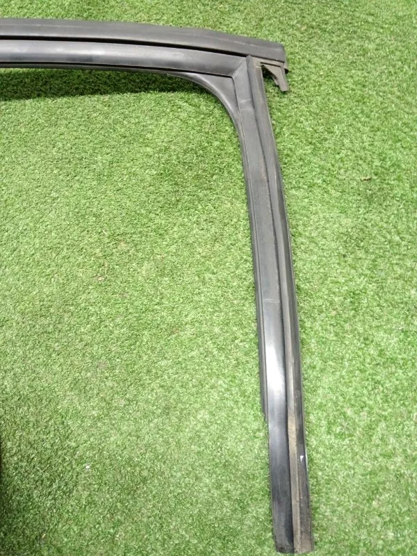 Уплотнитель стекла двери